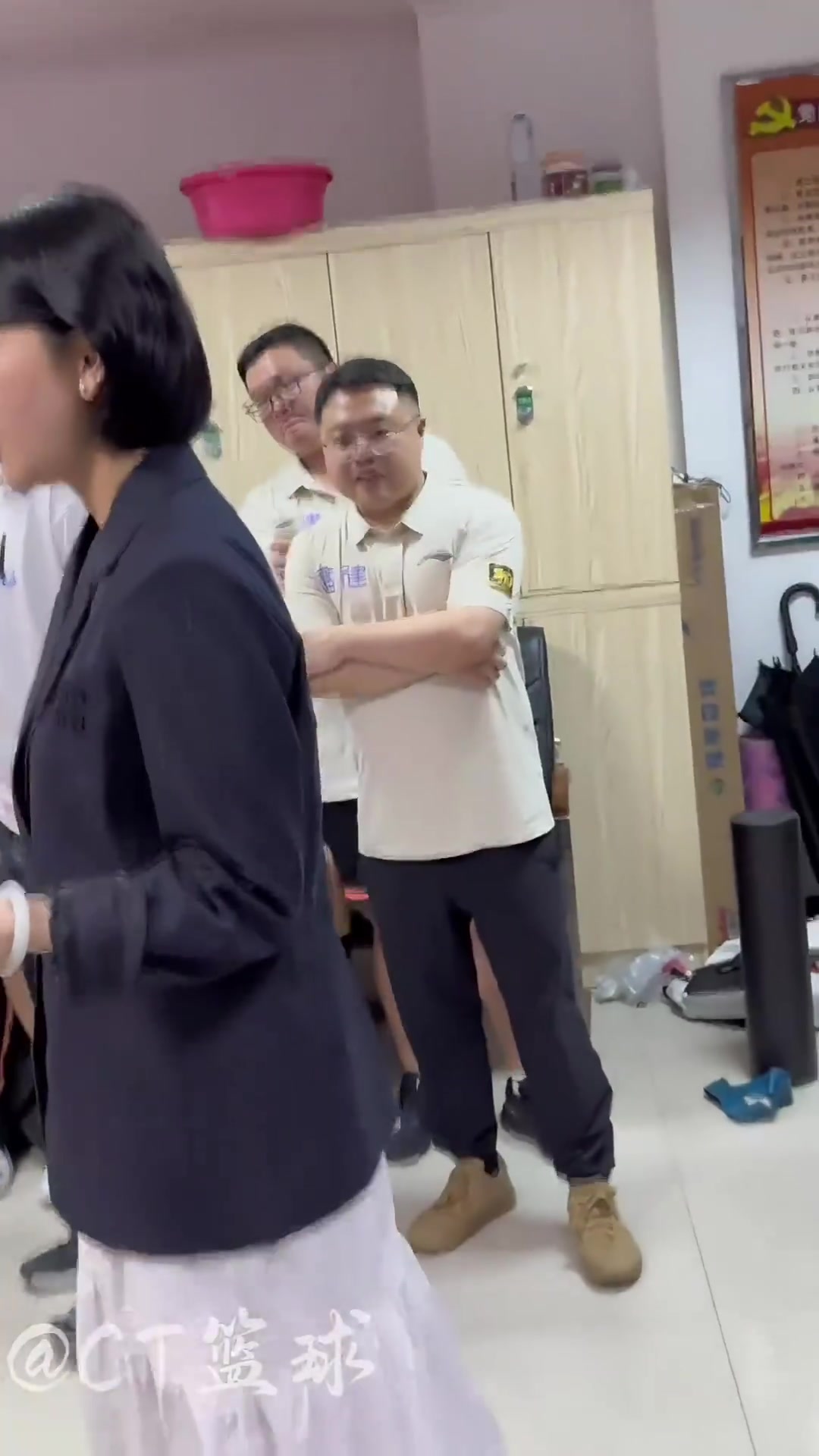 沙巴体育官方网站-双杀广东！福建执行董事伍佰兰表扬全队 皮特森比手势要3倍赢球奖